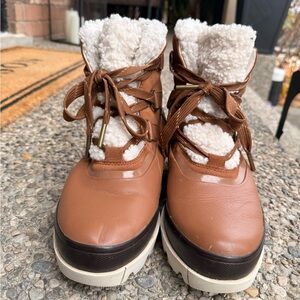 Women’s Sorel Brown and Cream Winter Boots size 9